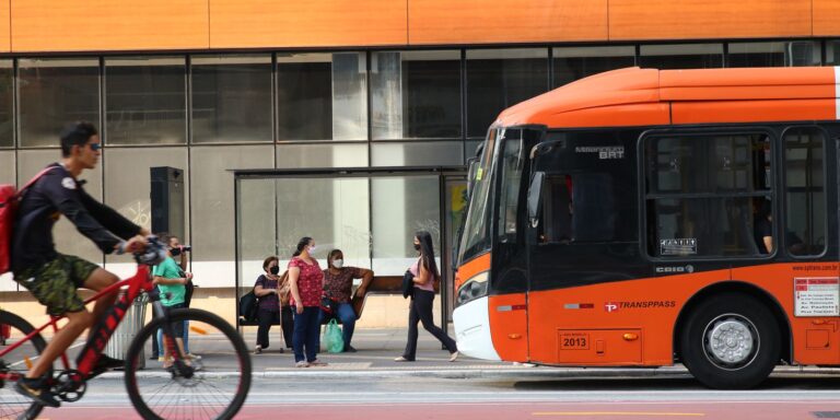 Ataques a ônibus assustam motoristas e passageiros em São Paulo ataques-a-onibus-assustam-motoristas-e-passageiros-em-sao-paulo