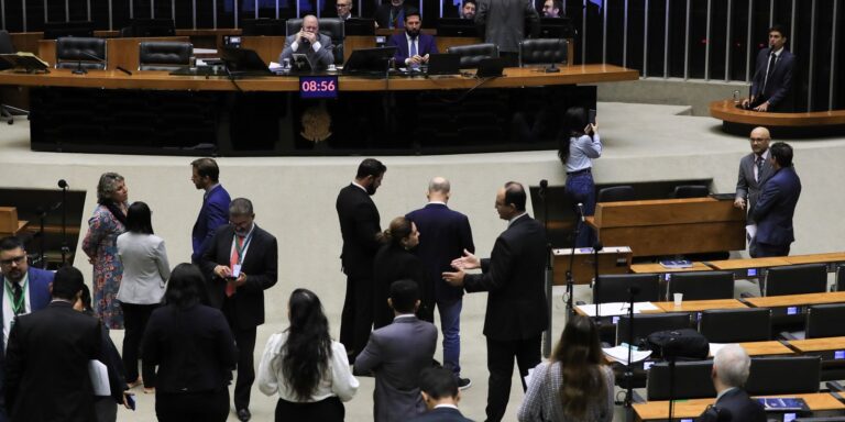 Plenário da Câmara repercute derrubada de decreto sobre IOF plenario-da-camara-repercute-derrubada-de-decreto-sobre-iof