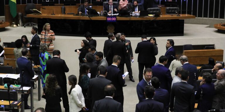 governo-ainda-avalia-se-vai-ao-supremo-por-iof,-diz-agu