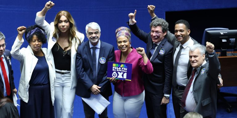 CUT elogia fim da massacrante 6×1; CNI quer revisar PEC aprovada cut-elogia-fim-da-massacrante-6×1;-cni-quer-revisar-pec-aprovada