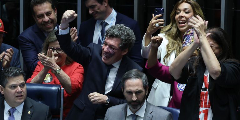 Senado aprova fim da escala 6×1 e redução da jornada de trabalho senado-aprova-fim-da-escala-6×1-e-reducao-da-jornada-de-trabalho
