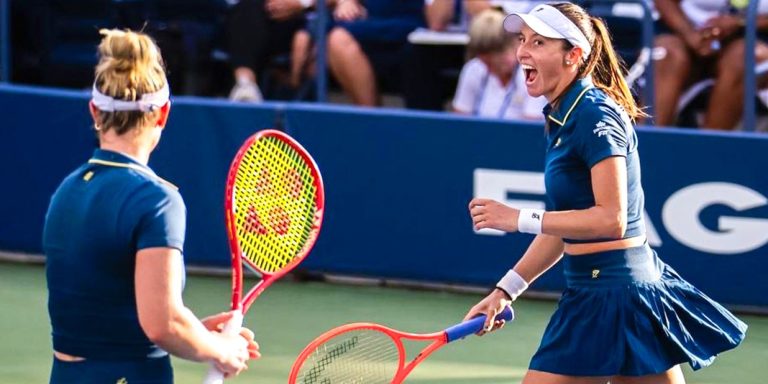 De olho na liderança: dupla de Stefani vence estreia no WTA de Wuhan de-olho-na-lideranca:-dupla-de-stefani-vence-estreia-no-wta-de-wuhan